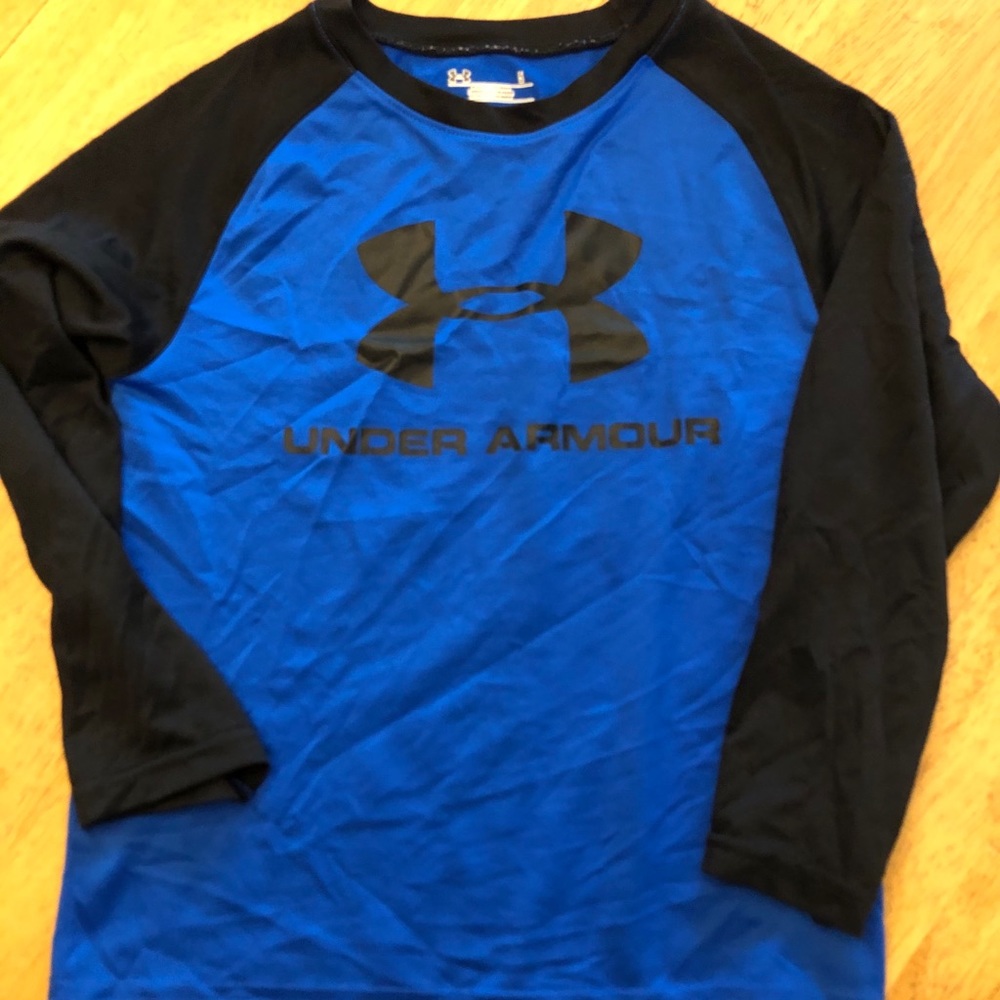 Boys Under Armour long sleeve shirt size 5.